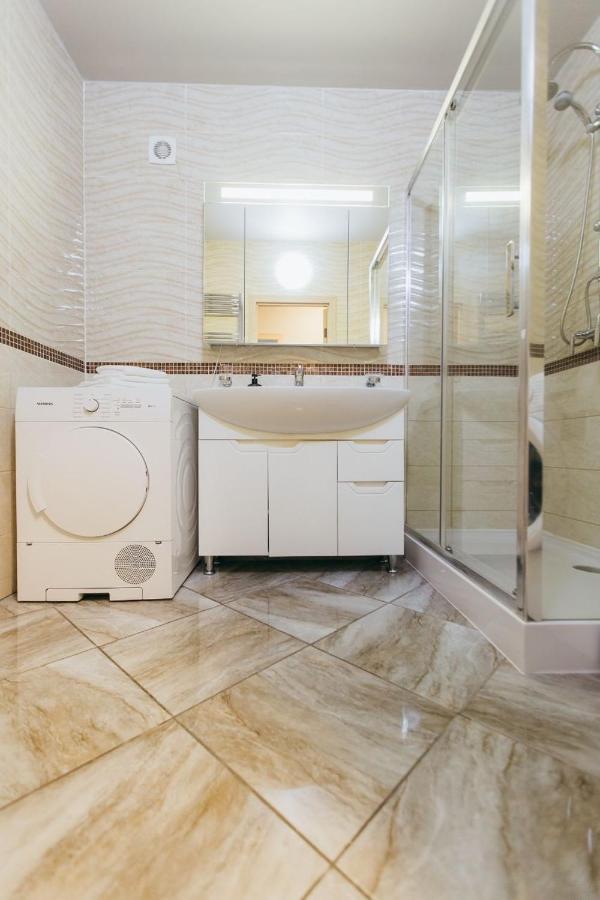 Atlant Luxury Big Family Apart On Golovna З Двома Окремими Спальнями Навпроти Тц Депот Безконтактне Заселення Tjernivtsi Eksteriør billede