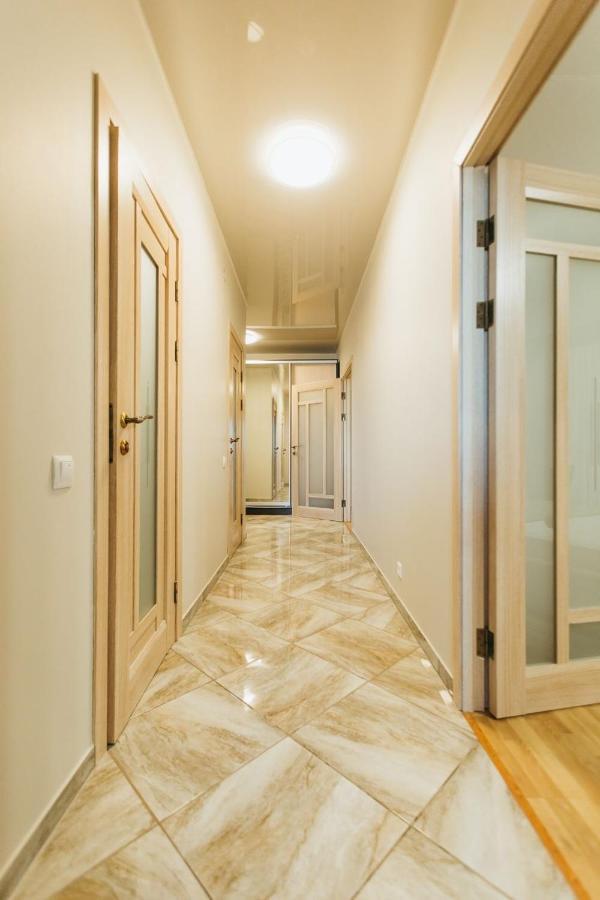 Atlant Luxury Big Family Apart On Golovna З Двома Окремими Спальнями Навпроти Тц Депот Безконтактне Заселення Tjernivtsi Eksteriør billede