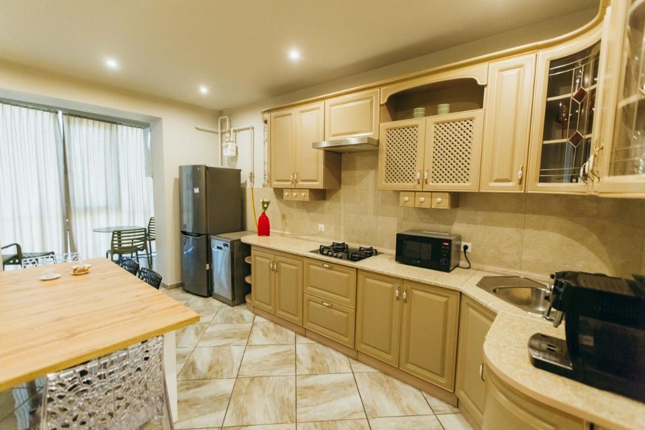 Atlant Luxury Big Family Apart On Golovna З Двома Окремими Спальнями Навпроти Тц Депот Безконтактне Заселення Tjernivtsi Eksteriør billede