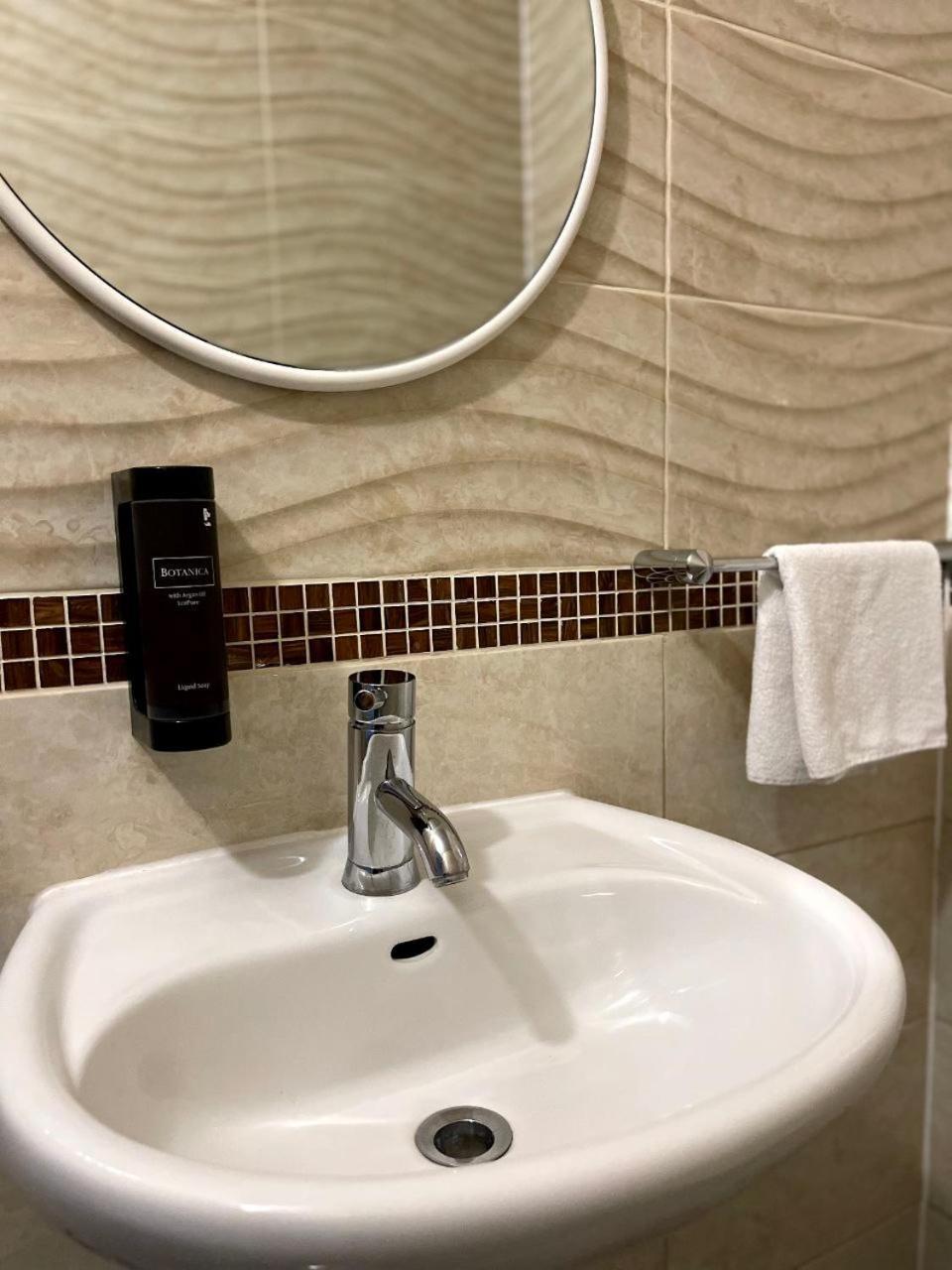 Atlant Luxury Big Family Apart On Golovna З Двома Окремими Спальнями Навпроти Тц Депот Безконтактне Заселення Tjernivtsi Eksteriør billede